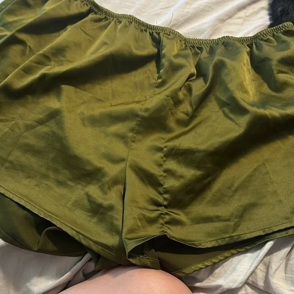 Silk tank and short pajama set - Picture 3 of 4